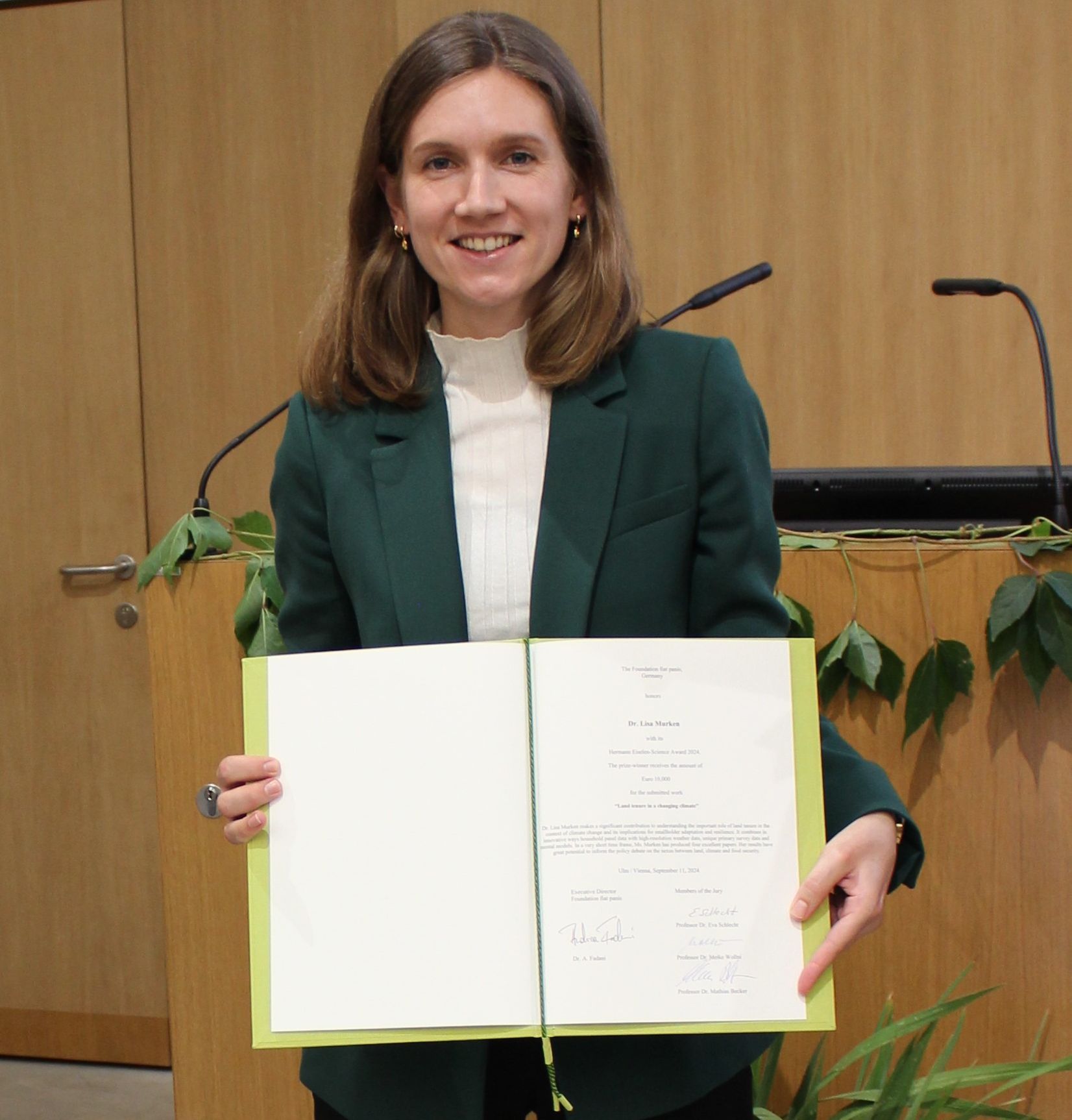 Lisa Murken erhält Hermann Eiselen-Wissenschaftspreis für exzellente Forschung