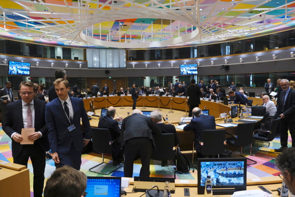 Finanzminister der Eurogruppe debattieren mit Edenhofer