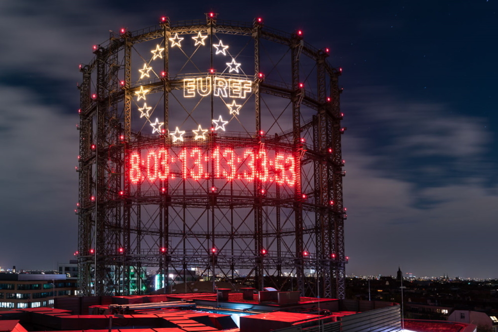 40 metre carbon clock high above Berlin