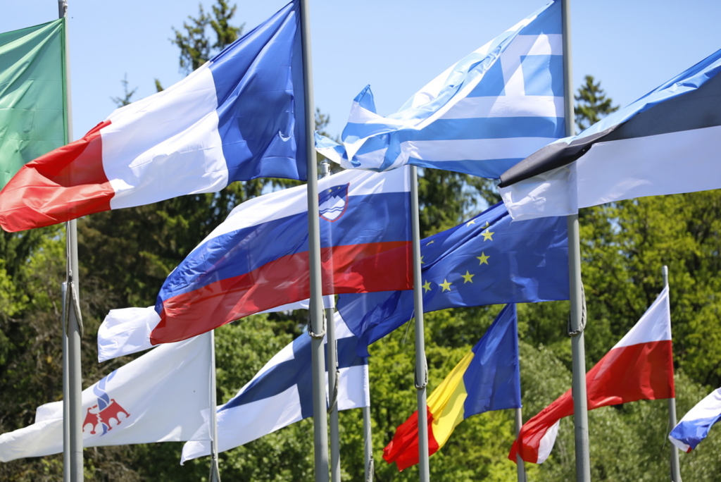 How to socially balance carbon pricing in Europe