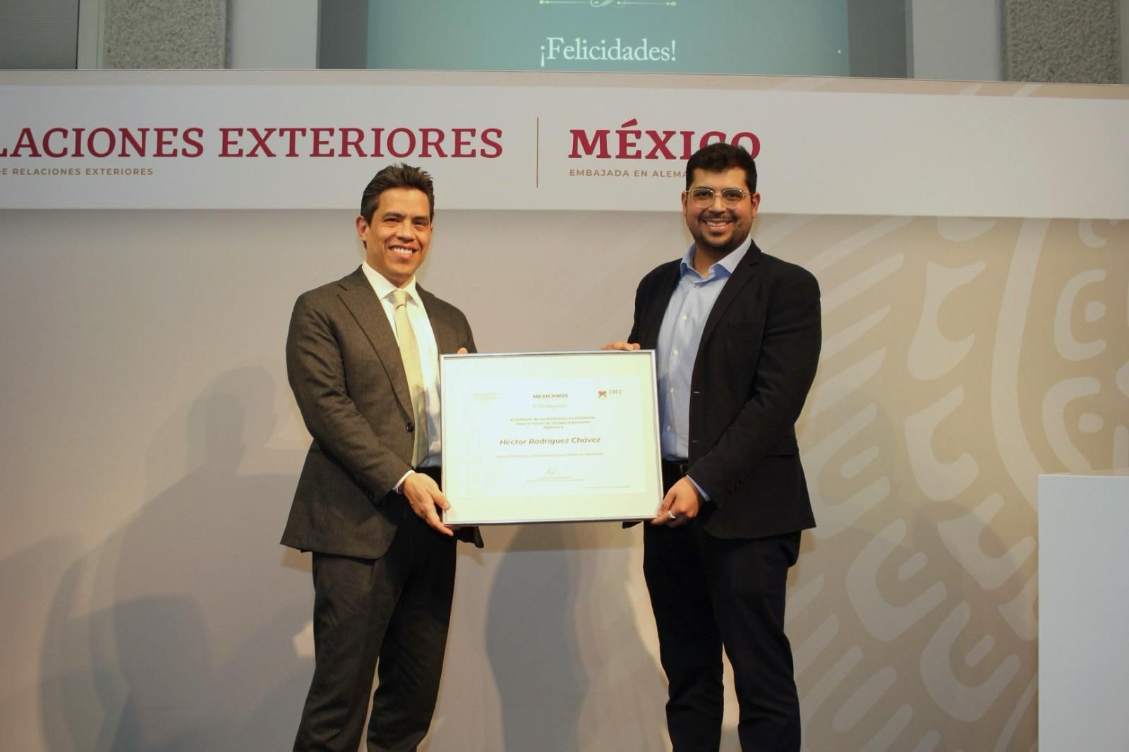 Héctor Rodríguez-Chávez, Scientist at the Urban Transformations Group RD2, receives 'Mexicanos Distinguidos' award